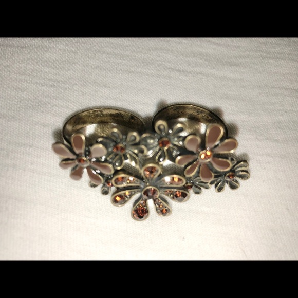 Ring - Picture 2 of 5